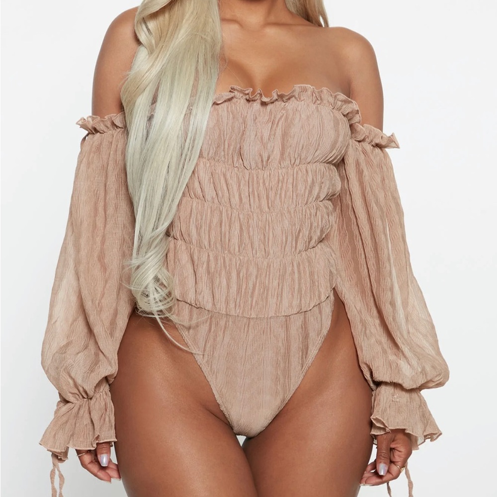 Fashion Nova Long Sleeve Bodysuit - M